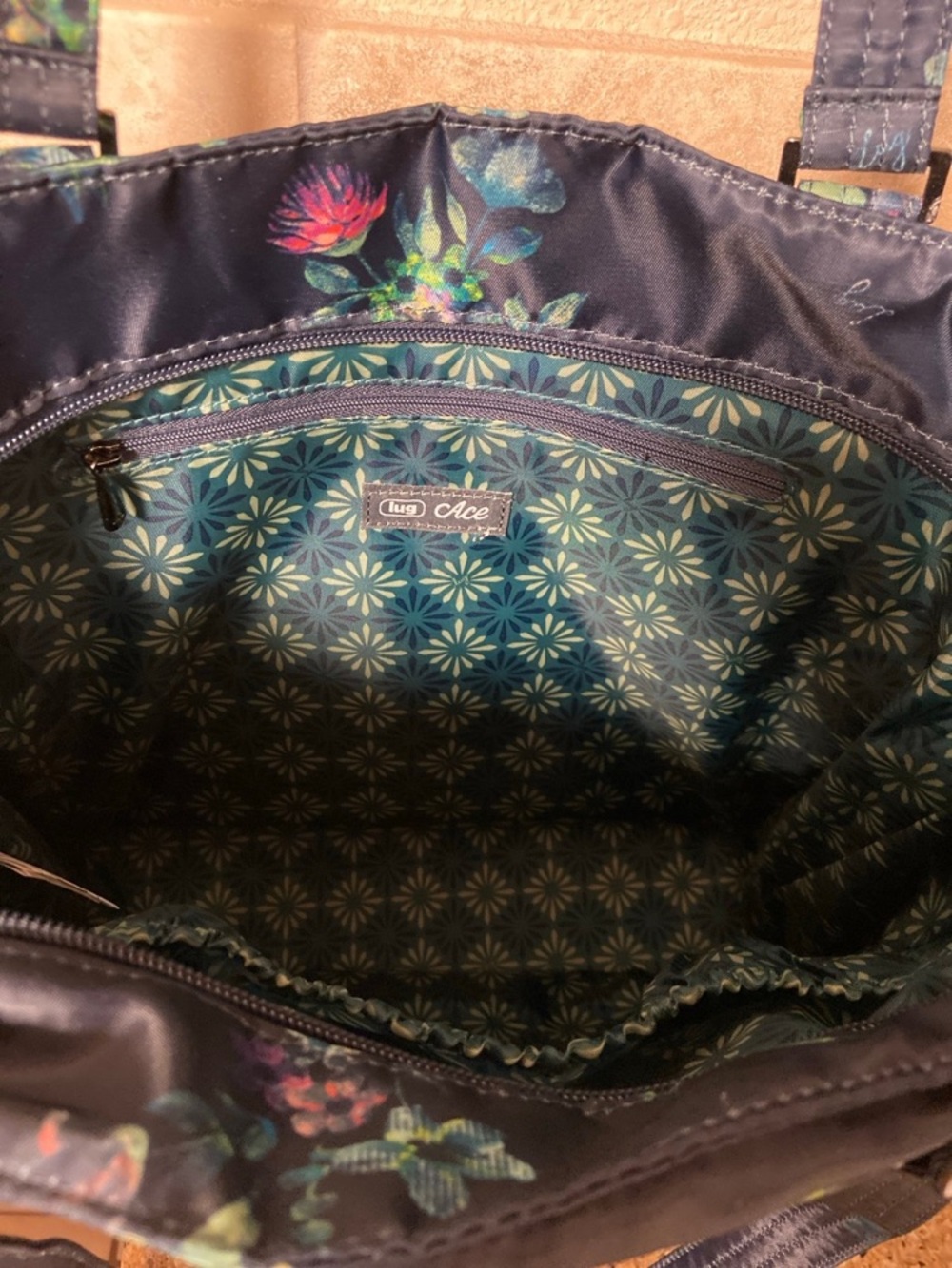 Lug Ace Tote - Picture 11 of 12